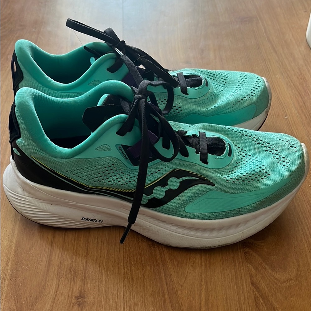 Saucony Green and Black Athletic Shoes with Cushioned Midsole
